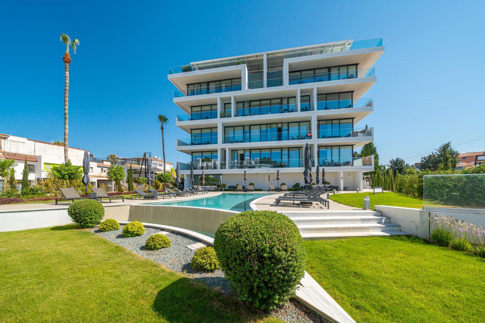 The Palmiers Aparthotel Пафос Екстериор снимка