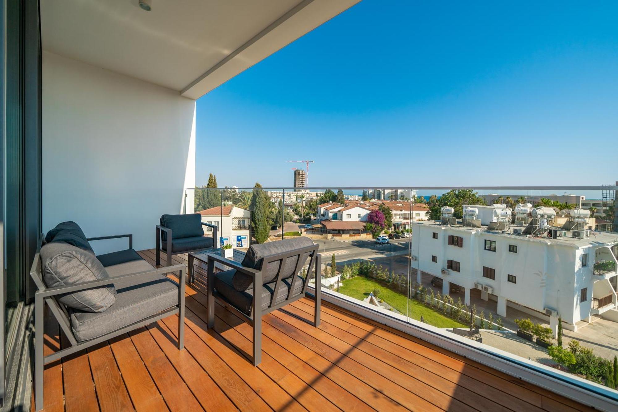 The Palmiers Aparthotel Пафос Екстериор снимка
